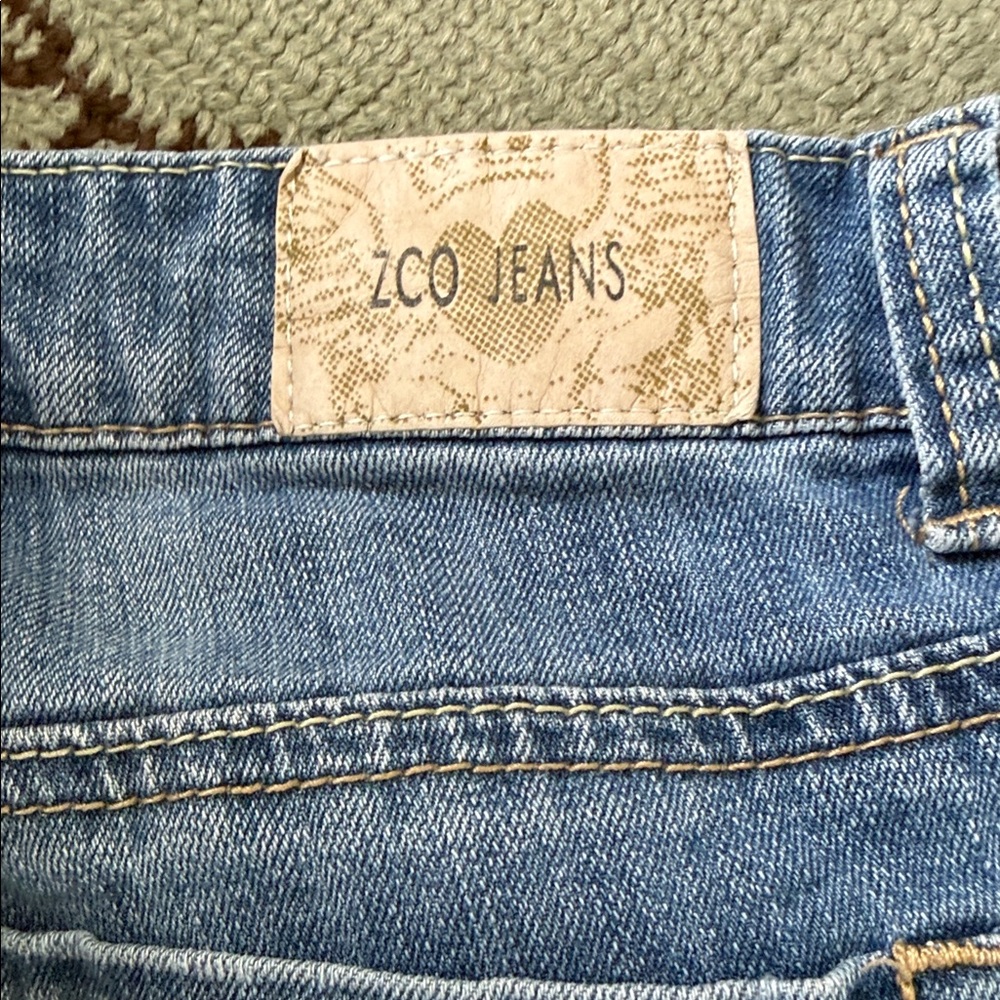 Casual Distressed Boyfriend Jeans in Blue - Picture 5 of 6
